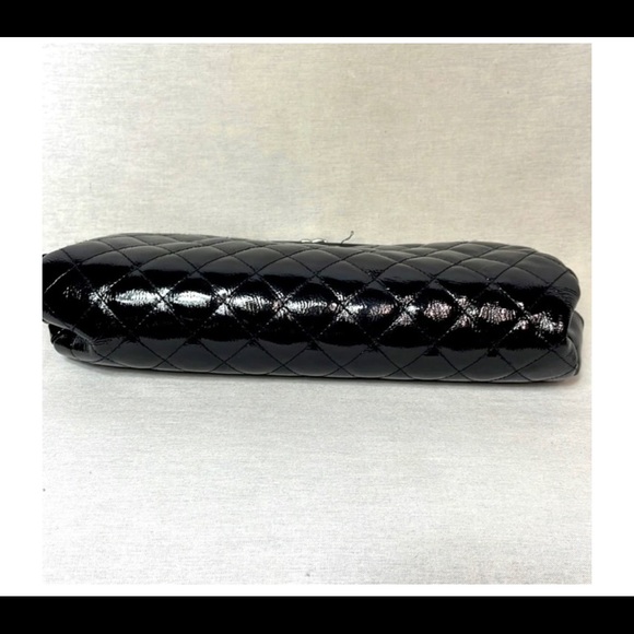CHANEL clutch patent leather quilted design double cc closure. Purse black - Picture 6 of 6